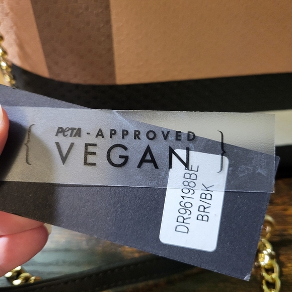 Deluxity Tan/Black Faux Leather Crossbody Purse Gold Chain Strap 10"x7.25" New - Picture 4 of 8